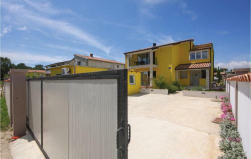 Holiday Home Pula Surida
