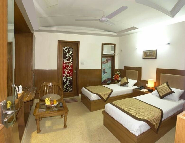 Hotel Apra Deluxe
