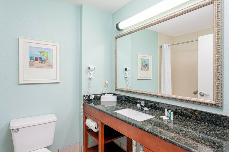 Beachside Hotel & Suites