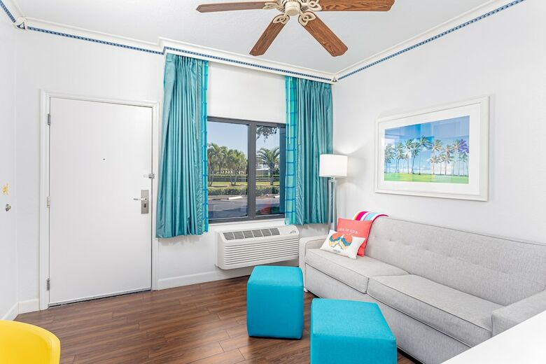 Beachside Hotel & Suites