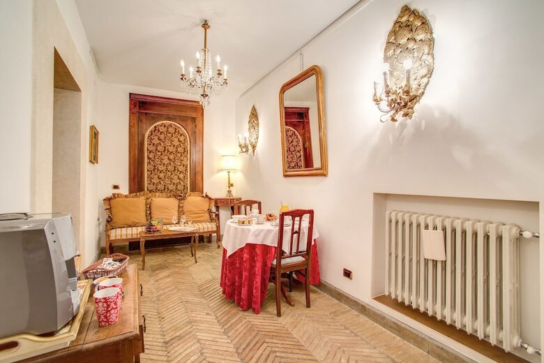 Navona Gallery & Garden Suites B&B