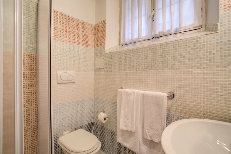Navona Gallery & Garden Suites B&B