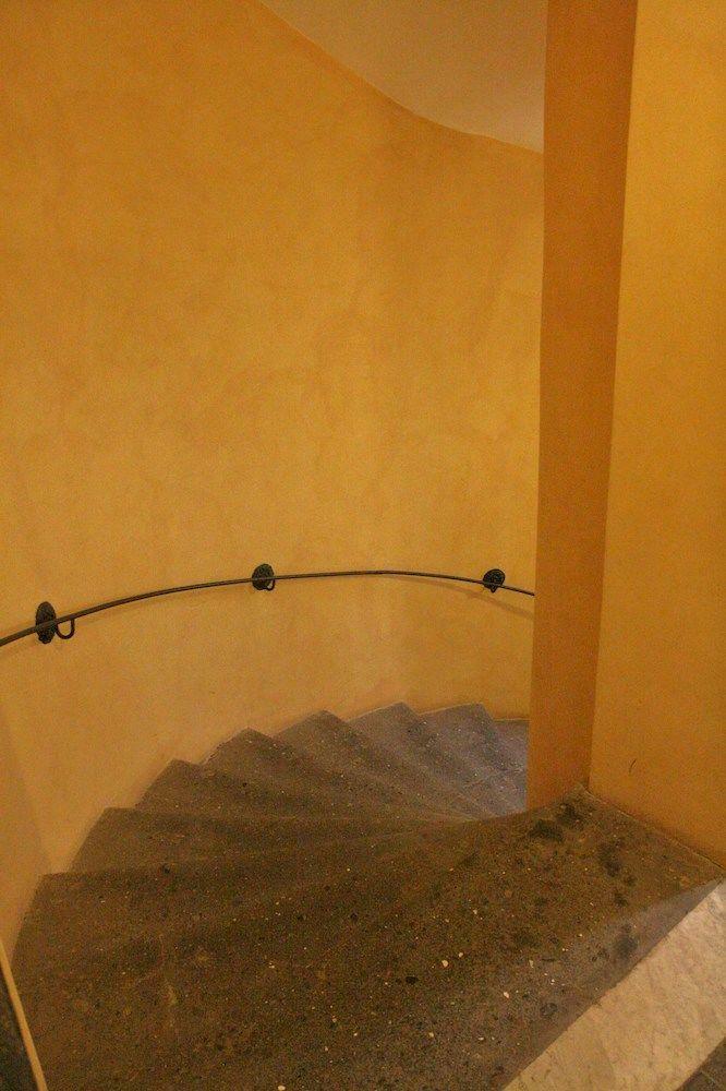 Navona Gallery & Garden Suites B&B