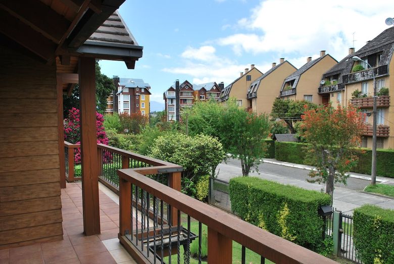 Frontera Pucon Hostel B&B