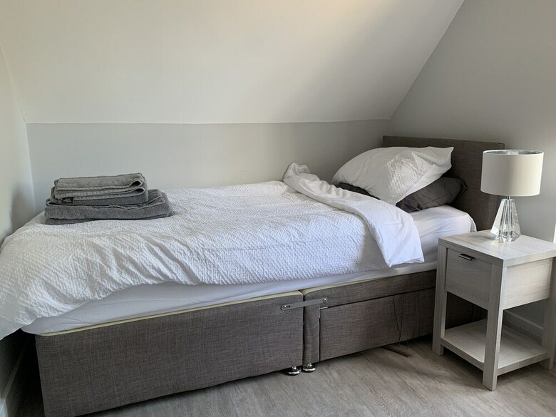 Stunning 1-bed Apartment In Newmarket