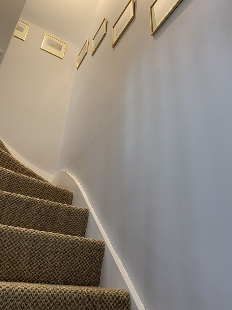 Stunning 1-bed Apartment In Newmarket