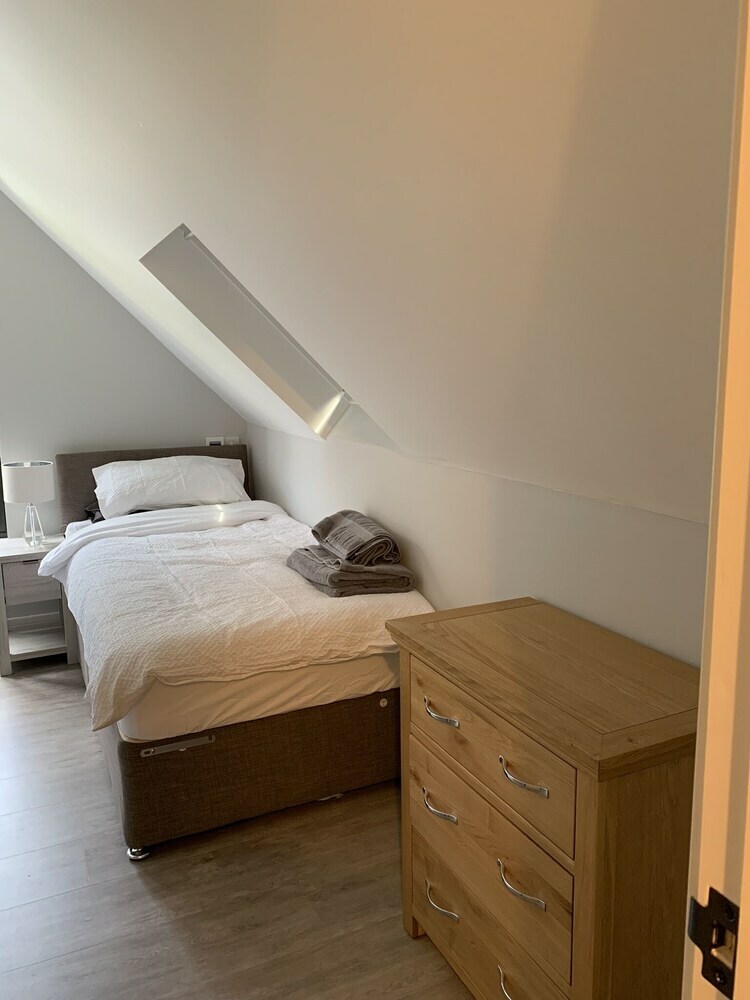 Stunning 1-bed Apartment In Newmarket