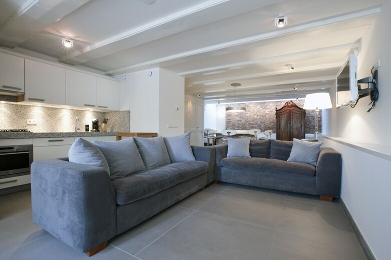 Charles Apartment