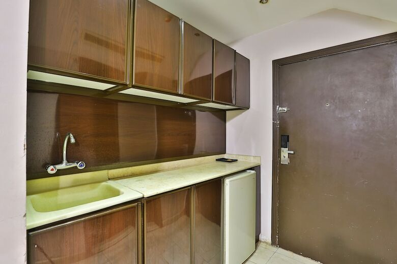 Oyo 446 Mas Hotel