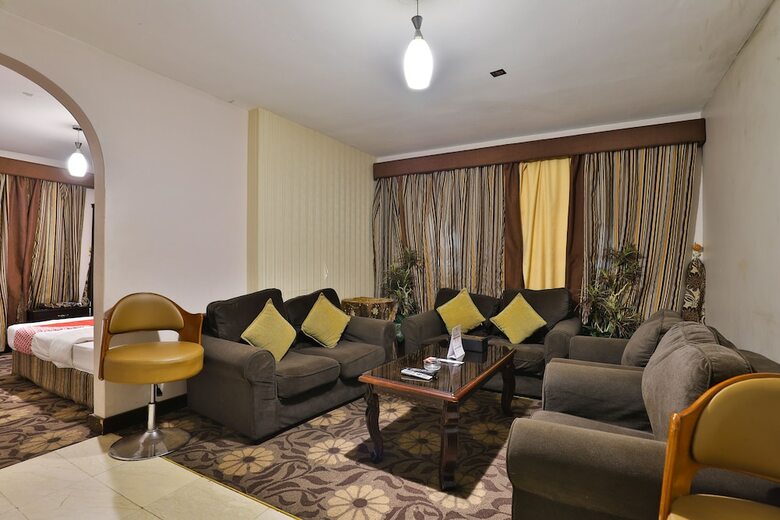 Oyo 446 Mas Hotel