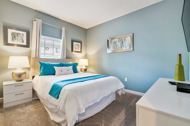 5-bed Th, Well Appointed & Sure To Please! 1551 Sd