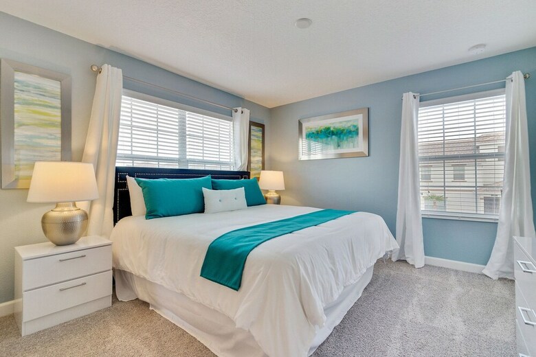 5-bed Th, Well Appointed & Sure To Please! 1551 Sd