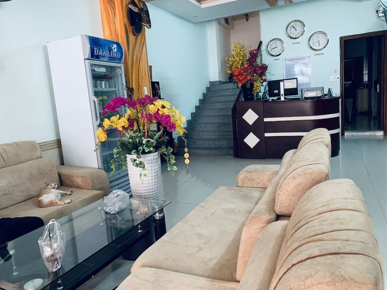Oyo 1054 Rong Vang Hotel