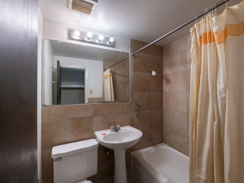 Motel Oyo Hotel Bay City Tx-35