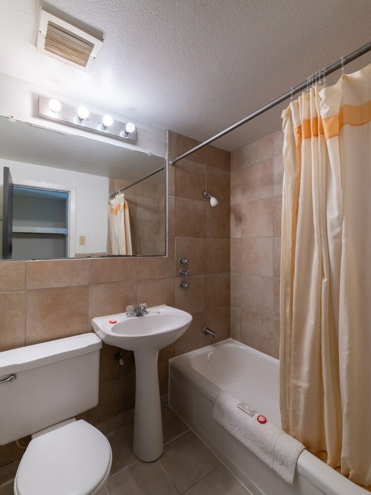 Motel Oyo Hotel Bay City Tx-35