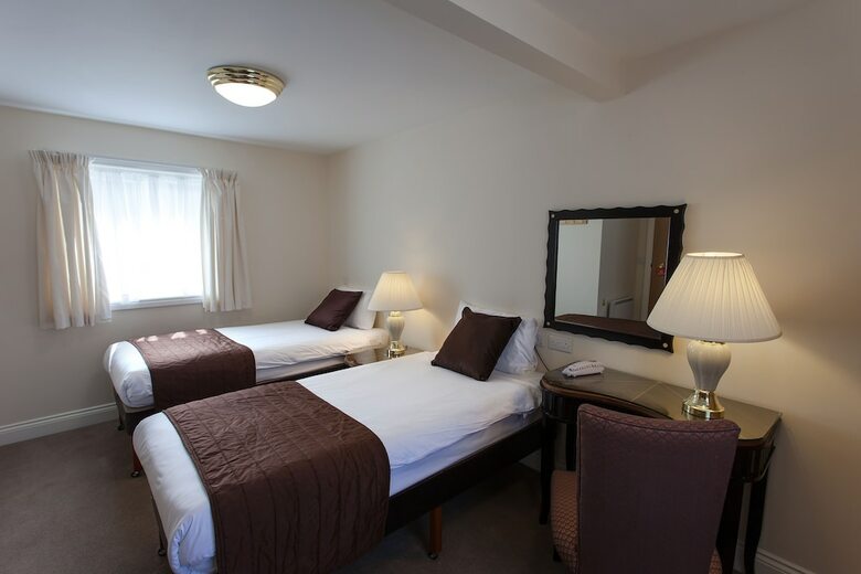 Russ Hill Hotel