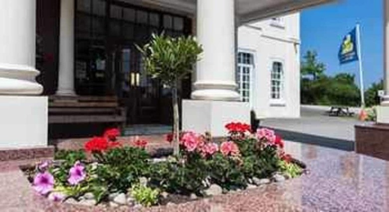Russ Hill Hotel