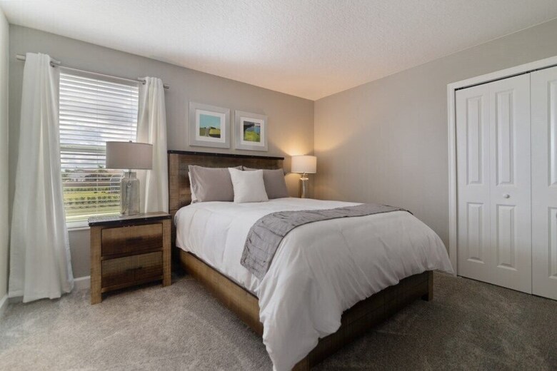 Champions Gate 1620 - Eight Bedroom Pool Home