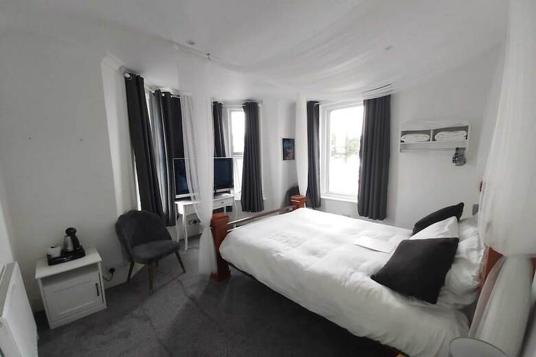 Oyo The Pier Hotel