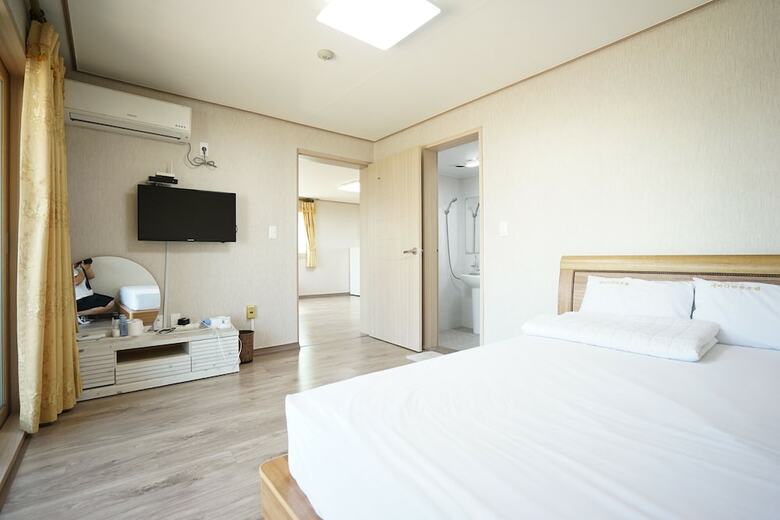 Jeju Evada Pension