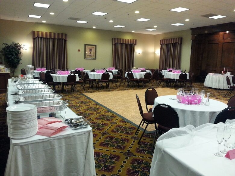 Hotel Ashmore Inn And Suites