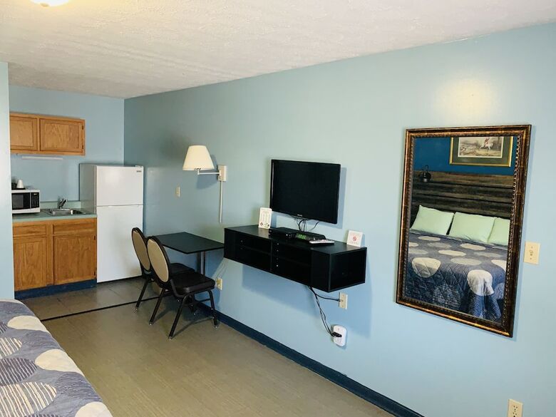 Motel Travelers Inn And Suites