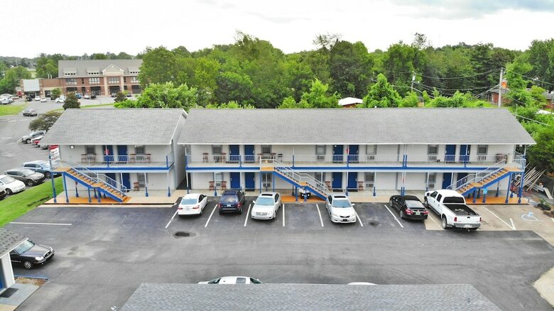 Motel Travelers Inn And Suites