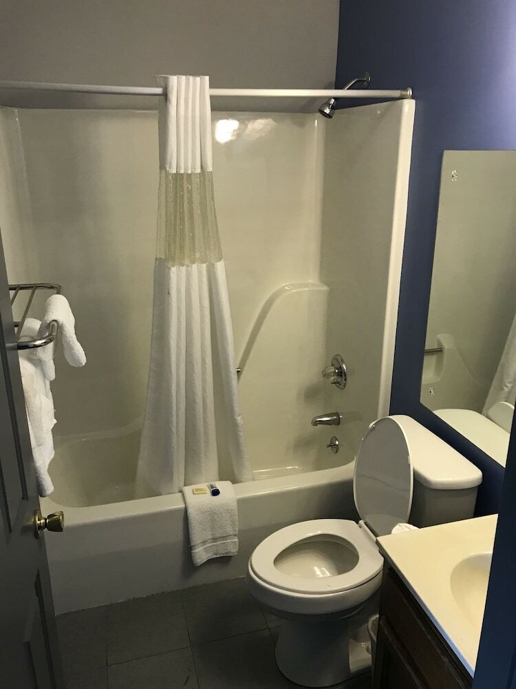 Motel Travelers Inn And Suites