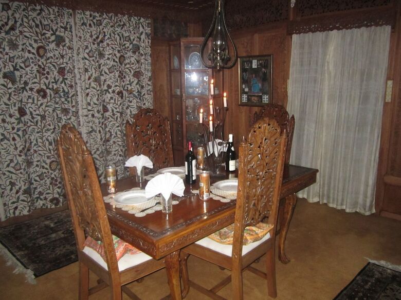 Wangnoo Houseboats