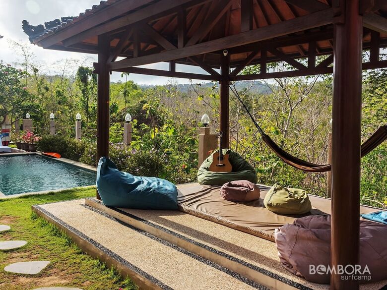 Hotel Bombora Surf Camp