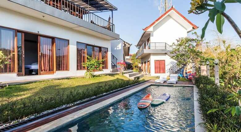 Hotel Bombora Surf Camp