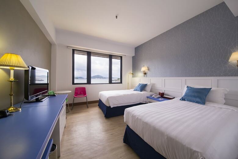 Hotel Silvermine Beach Resort