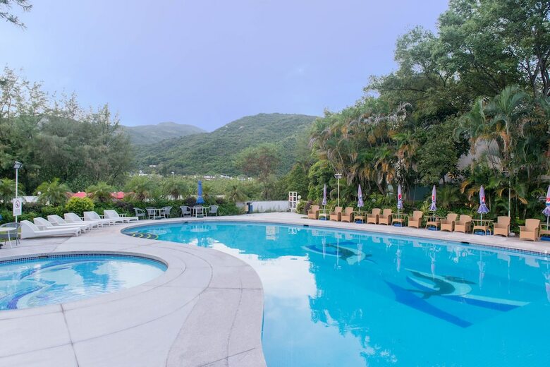 Hotel Silvermine Beach Resort