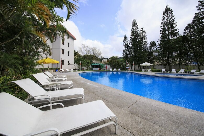 Hotel Silvermine Beach Resort