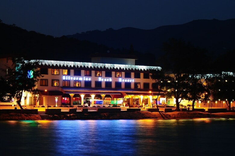 Hotel Silvermine Beach Resort