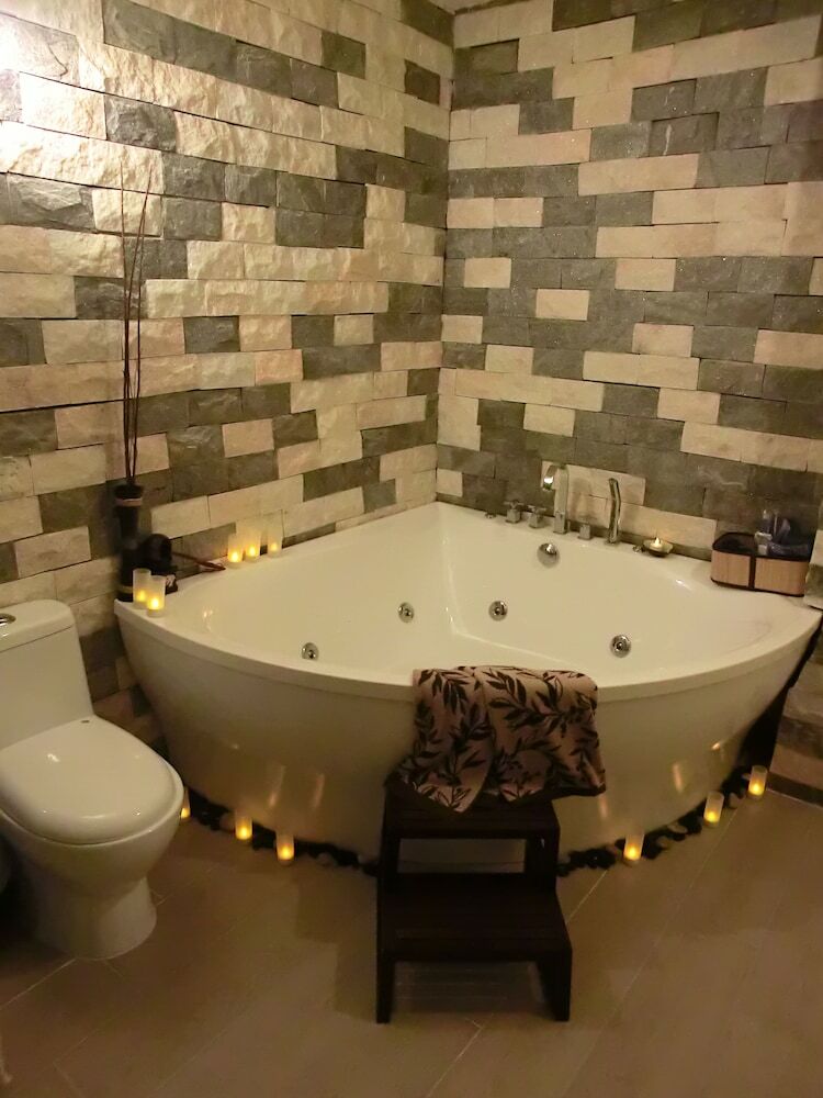 Hotel Silvermine Beach Resort