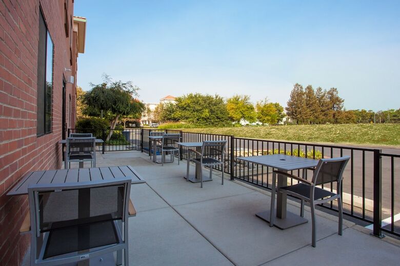Hotel Holiday Inn Express & Suites Davis - University Area