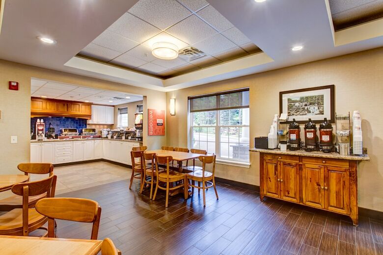 Hotel Comfort Inn & Suites
