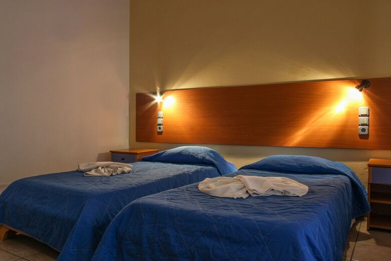 Nireas Studios & Apartments