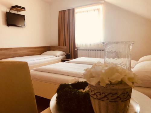 Hostal Rooms Jana