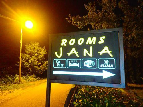 Hostal Rooms Jana