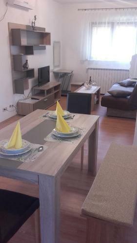 Apartment Pavle?i?