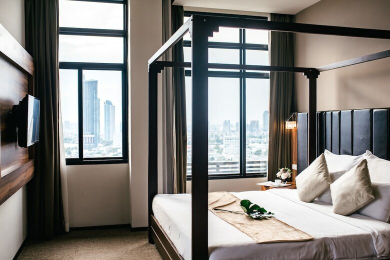 Grand Howard Hotel