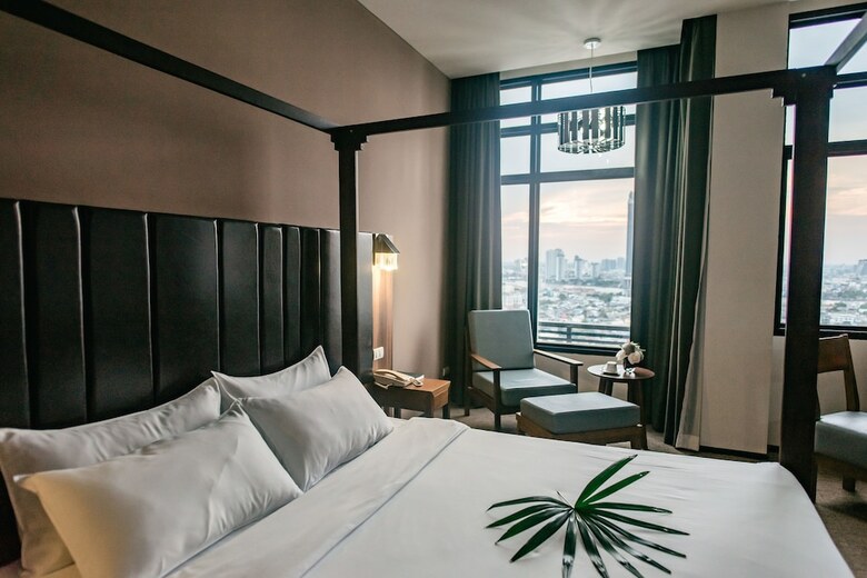Grand Howard Hotel