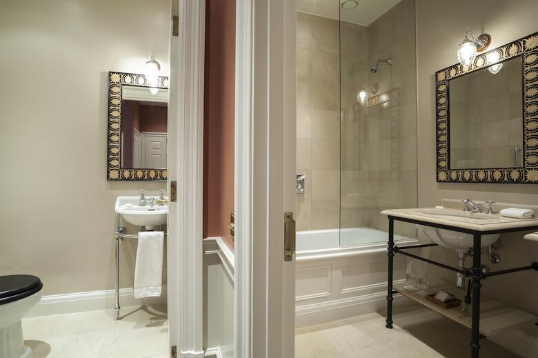 Hotel Roseate House London