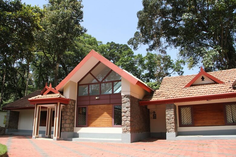 Hotel Deep Woods Resort