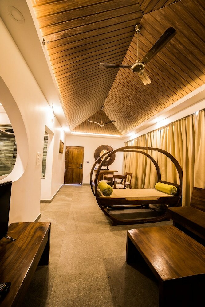 Hotel Deep Woods Resort