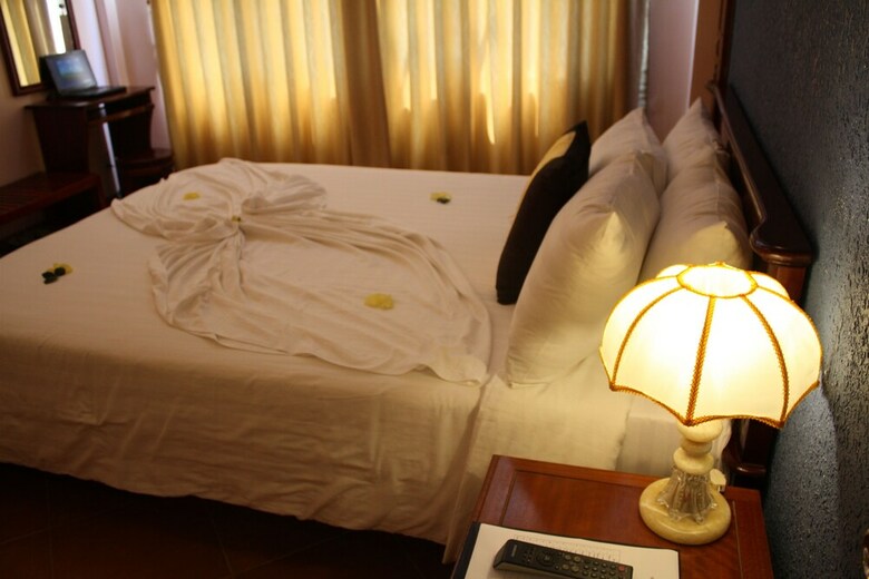 Holiday Diamond Hotel