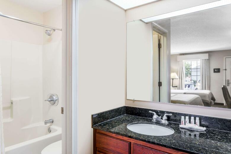 Hotel Baymont By Wyndham Waycross