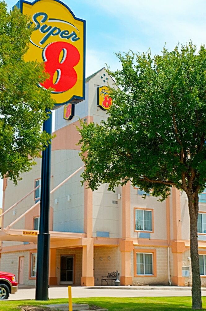 Motel Super 8 By Wyndham Irving/dfw Apt/north